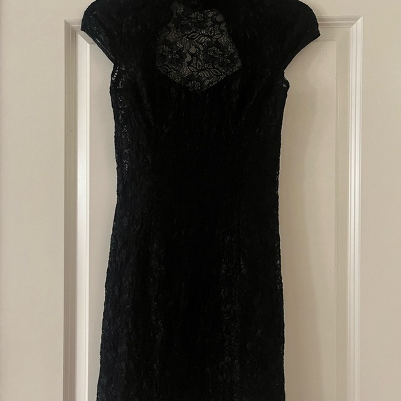 Laundry by Shelli Segal Cap Sleeve Lace Mini backless Cocktail Dress - Picture 2 of 11